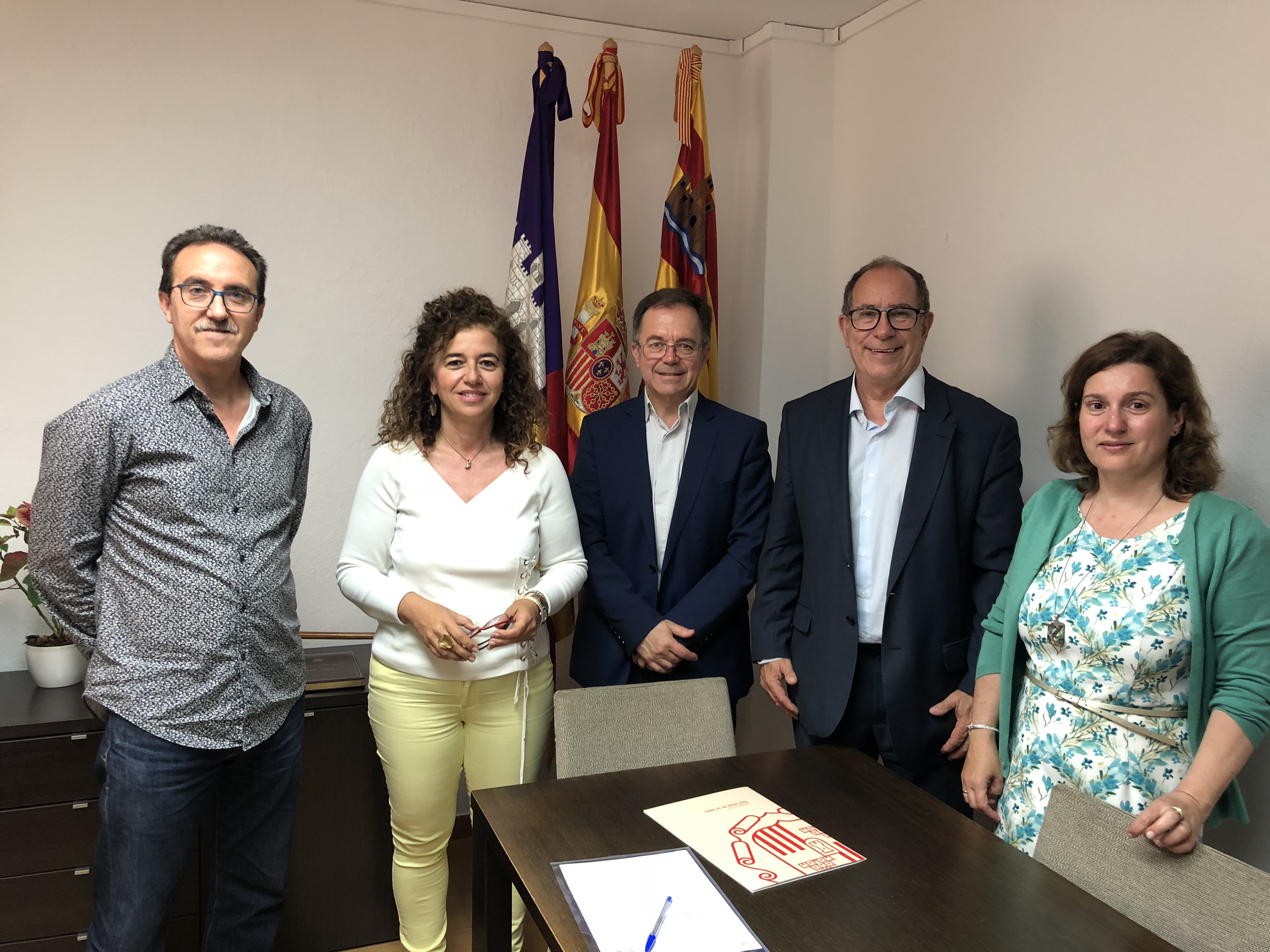 El Servicio de Salud suscribe un protocolo con el ayuntamiento de Sant  Josep de Sa Talaia para ampliar la unidad básica de salud Cala de Bou