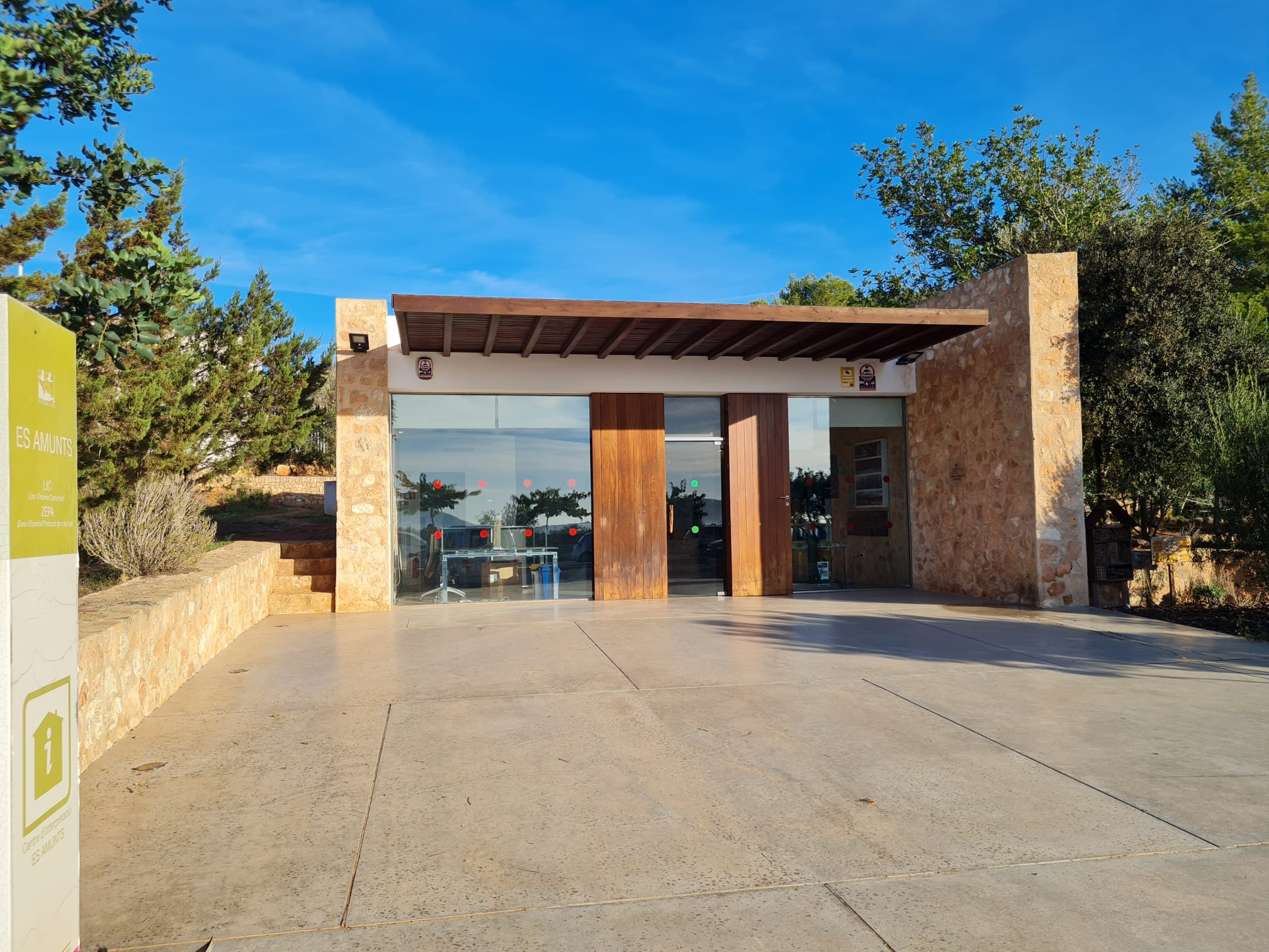 General_entrada_exterior.jpg