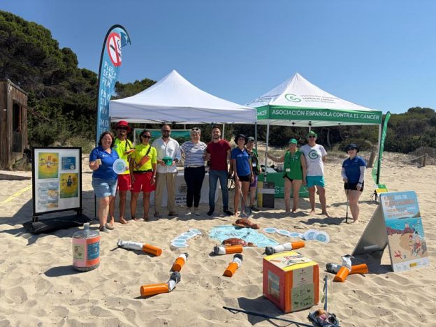 Imatge notícia L’Ajuntament de Sant Josep de sa Talaia commemora el Dia Mundial Sense Tabac amb un estand de ‘Platges sense fum’ a ses Salines