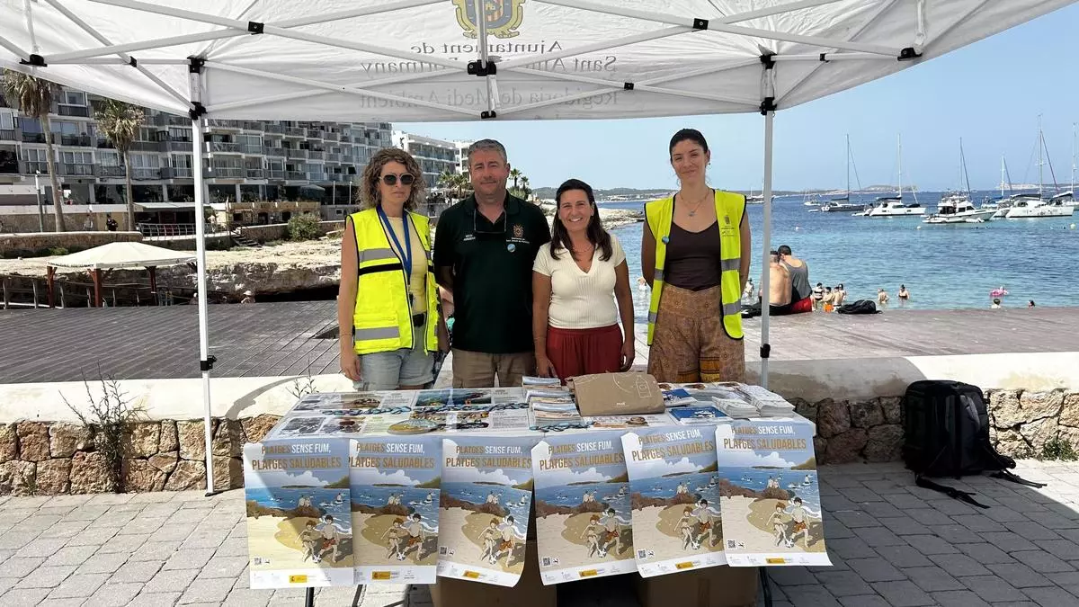 Imatge notícia Una playa para respirar: Caló des Moro se consolida como espacio libre de humo