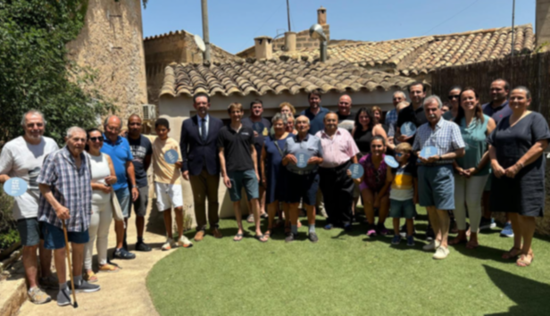 Els comerços de Sineu reben el distintiu que els acredita com a Emblemàtics Balears