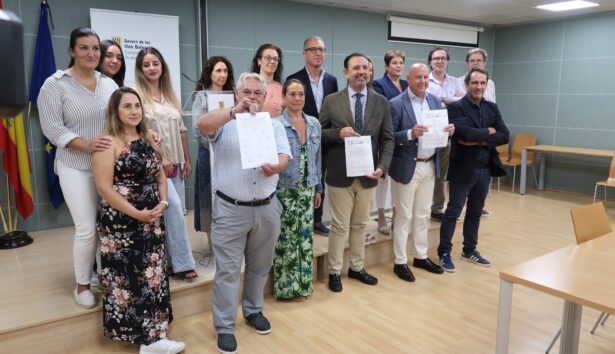 La sessió de la Comissió Interinsular Assessora de Comerç, celebrada avui amb la presència de representants dels Consells insulars de les Illes Balears, sindicats i patronals del sector, ha aprovat per unanimitat la proposta de calendari per a 2025 d’obertura comercial de diumenges i festius.