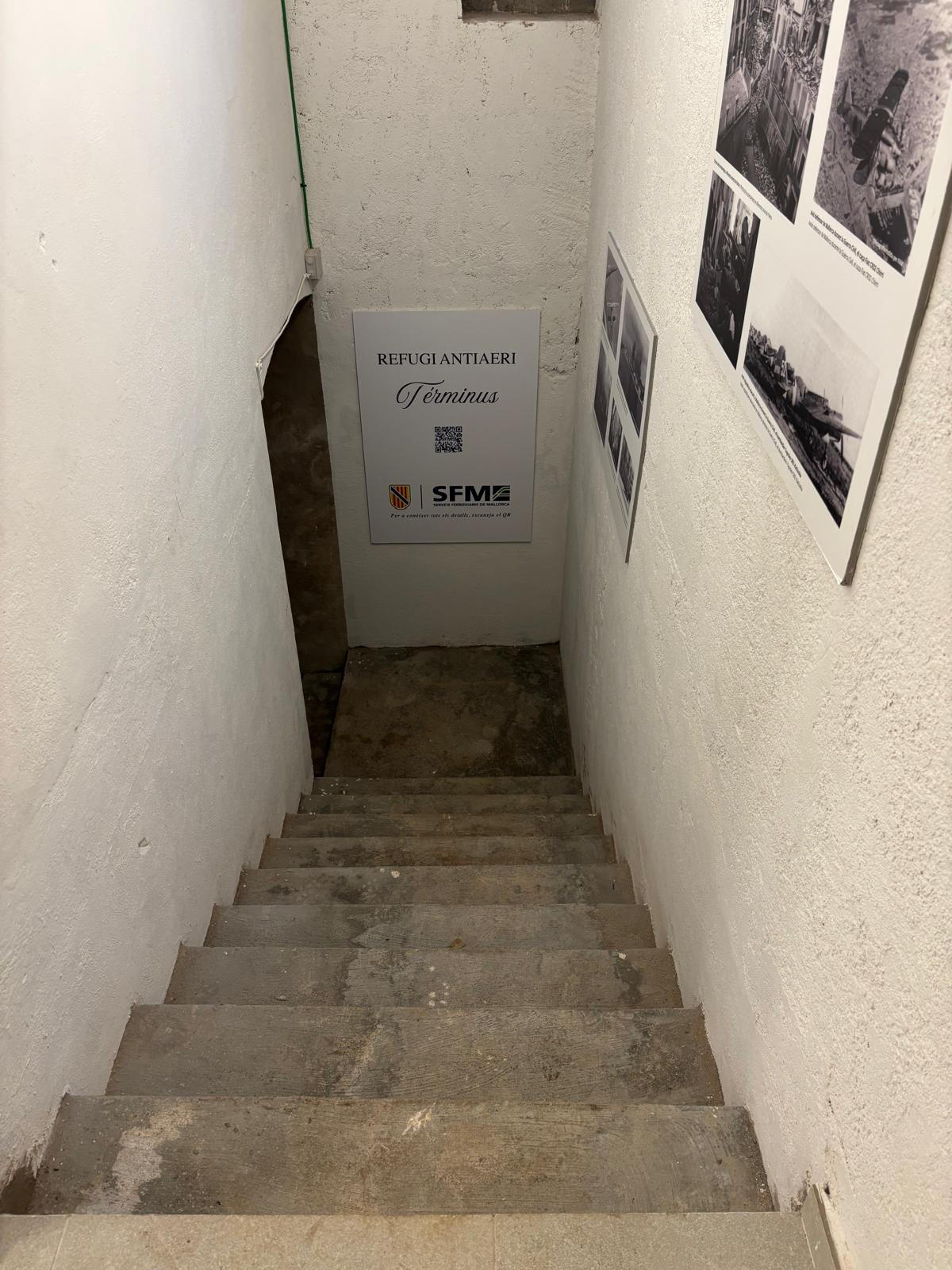 Entrada del refugi de l'antic hostal Términus, nova seu d'SFM