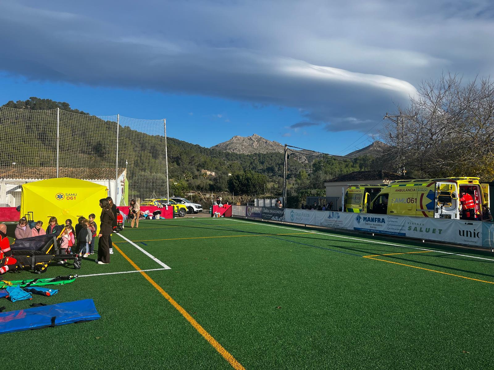 Curs de reanimació cardiopulmonar al CEIP Els Molins, de s’Arracó