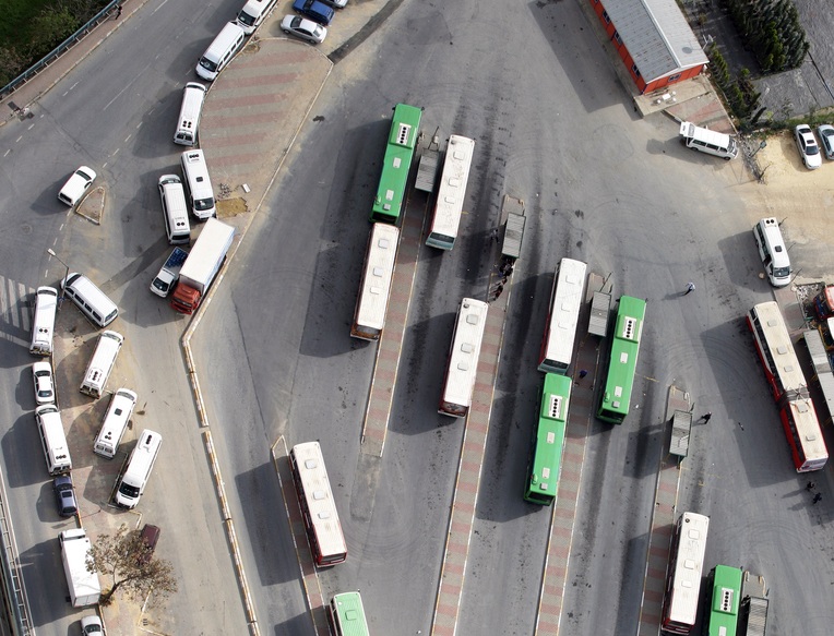 Imatge aèria de vehicles de transports