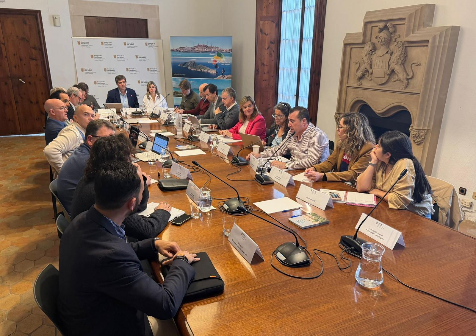 Membres del ple de la Comissió d’Impuls del Turisme Sostenible 