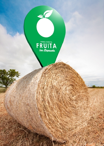 Bala de paja con el distintivo de 