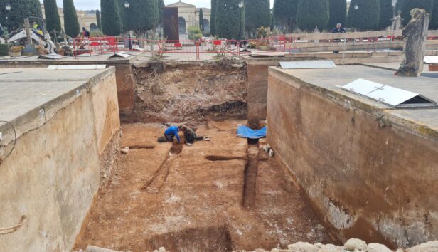 Excavación en un cementerio