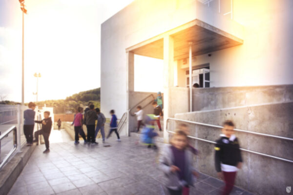 Alumnos a la salida de un centro escolar