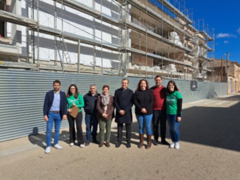 Comitiva davant l'ampliació del CEIP Blai Bonet de Santanyí