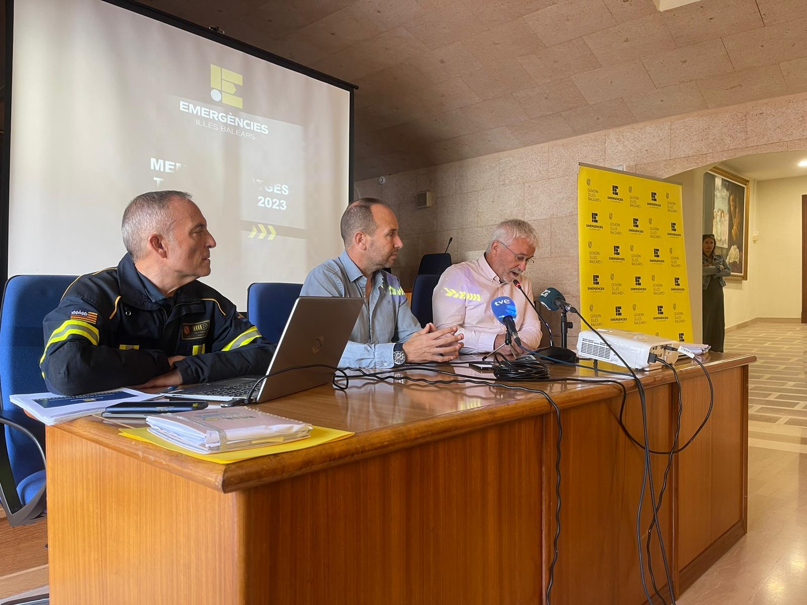 Autoritats responsables, durant la presentació de la XXXI Jornada Tècnica de Seguretat en Platges de les Illes Balears