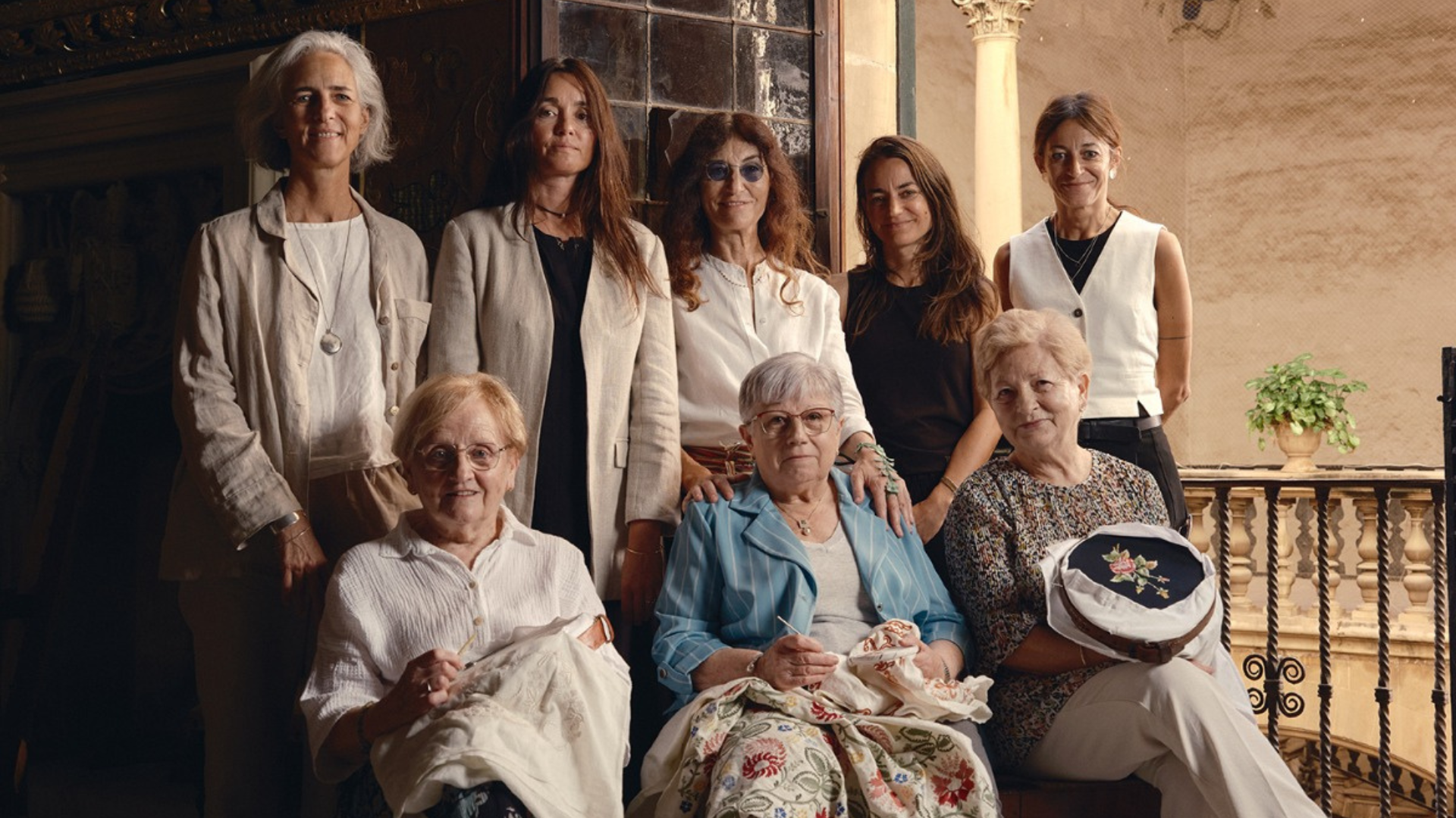 El projecte d’ADR Balears de la Conselleria d’Empresa, Ocupació i Energia ha connectat creatius de moda amb brodadores experimentades per posar en valor aquest patrimoni L’exposició amb peces de marques locals es podrà veure del 28 al 30 de novembre a l’Espai 110 Mallorca, a Inca