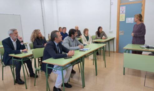 L'equip de la Conselleria d'Educació i Universitats, durant una visita al centre per presentar el projecte d'ampliació.