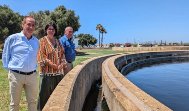 El conseller Lafuente, la batlessa de Ciutadella, Juana Mari Pons, i el gerent d'ABAQUA, Emeterio Moles
