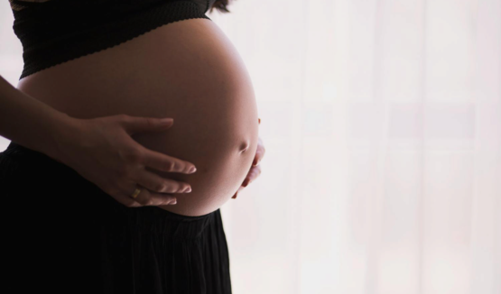 Salut adverteix que el consum d’alcohol durant l’embaràs pot provocar el trastorn de l’espectre alcohòlic fetal