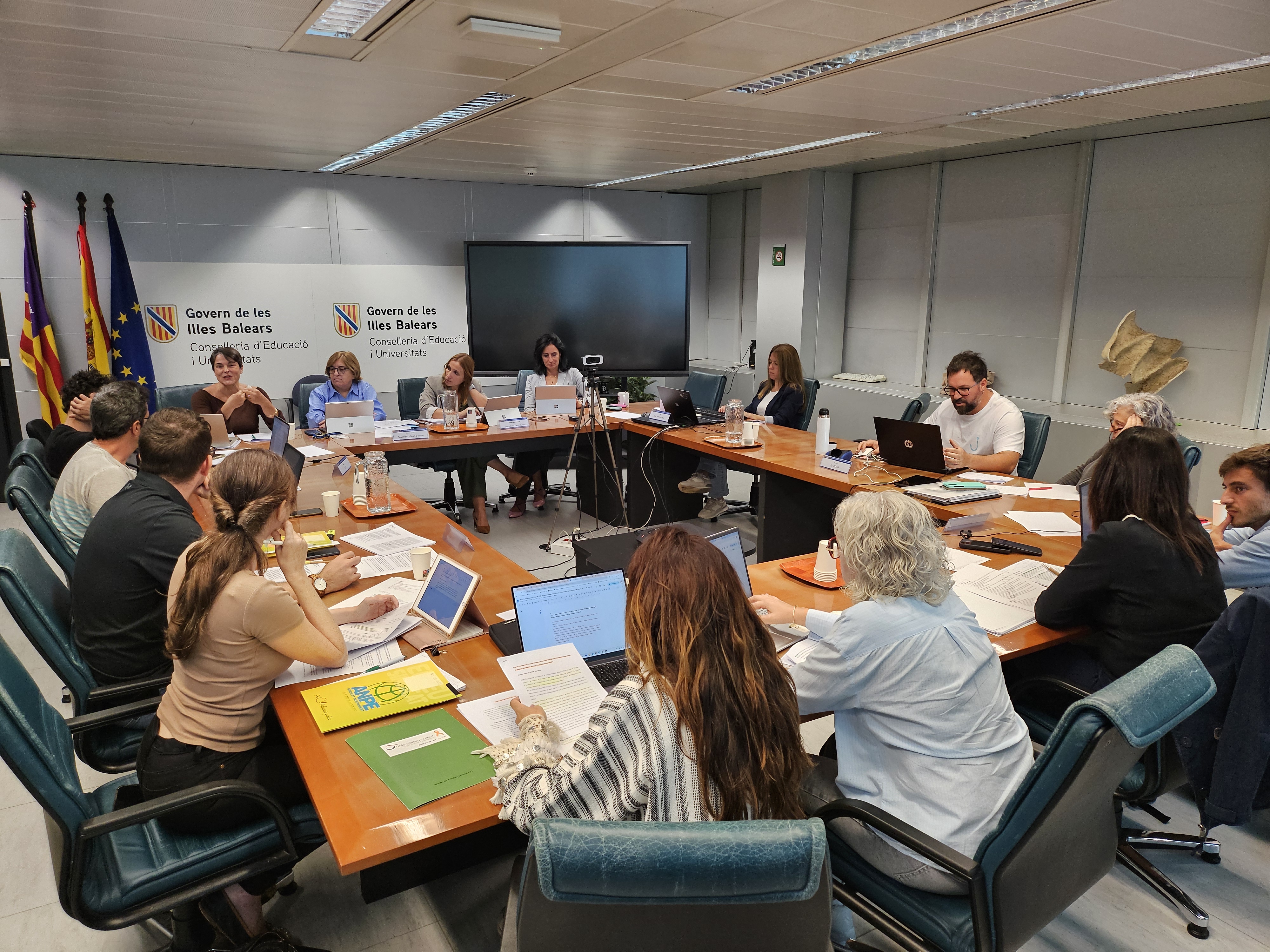 La Conselleria d’Educació i Universitats presenta l’esborrany de la nova normativa d’escolarització a la Mesa Sectorial d’Educació