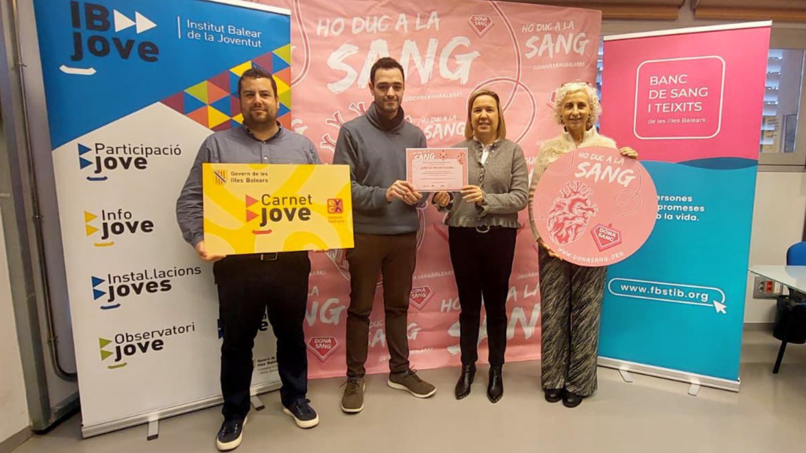 Joan de Matos Pascual recull el primer premi del Certamen de Vídeo “Ho duc a la sang”, dotat amb 1.000 euros.