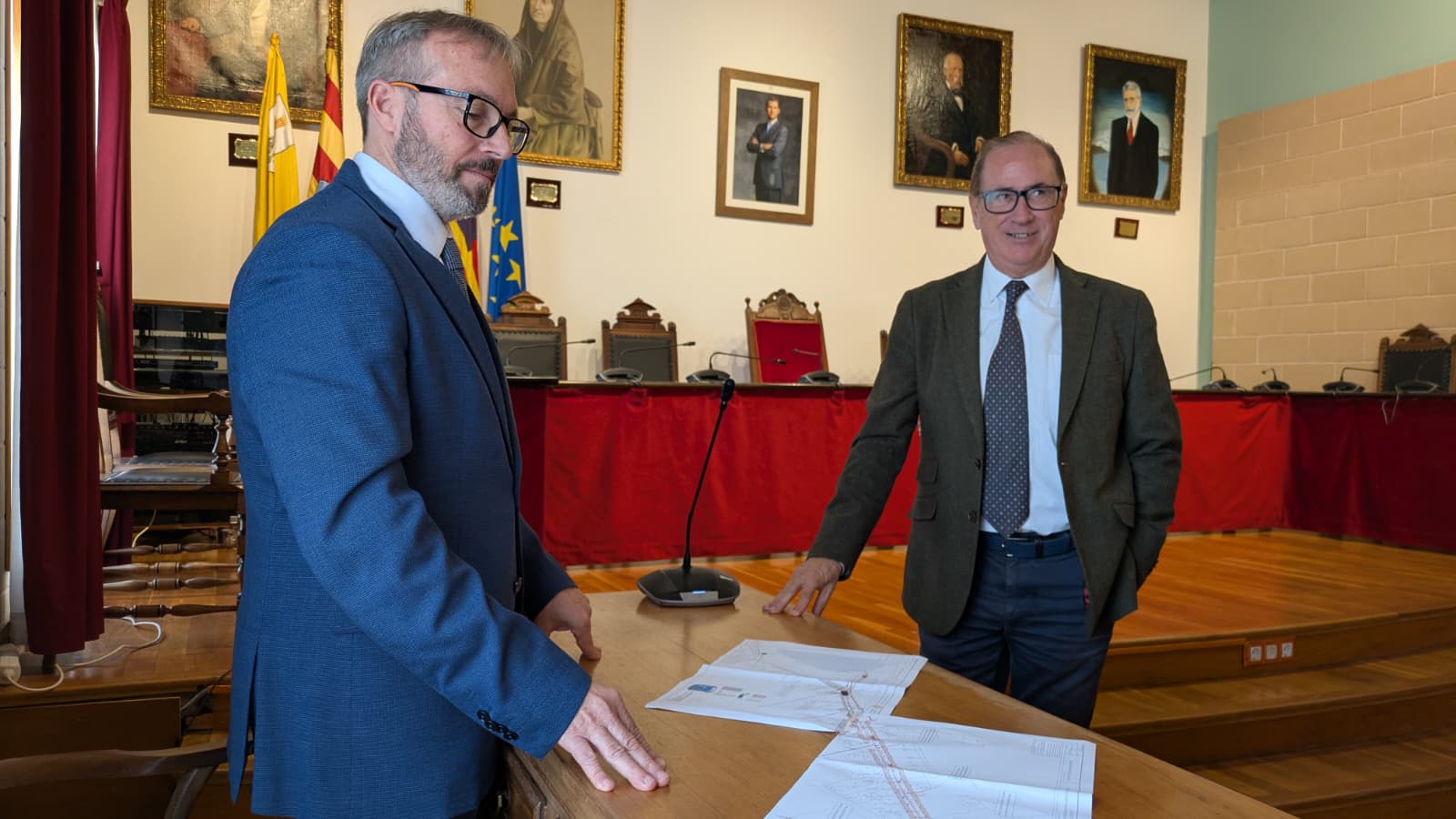 El conseller de la Mar i del Cicle de l’Aigua, Juan Manuel Lafuente, presenta as Castell, juntament amb el batle, Lluís Camps, la nova convocatòria d’ajudes per impulsar la digitalització del cicle urbà de l’aigua