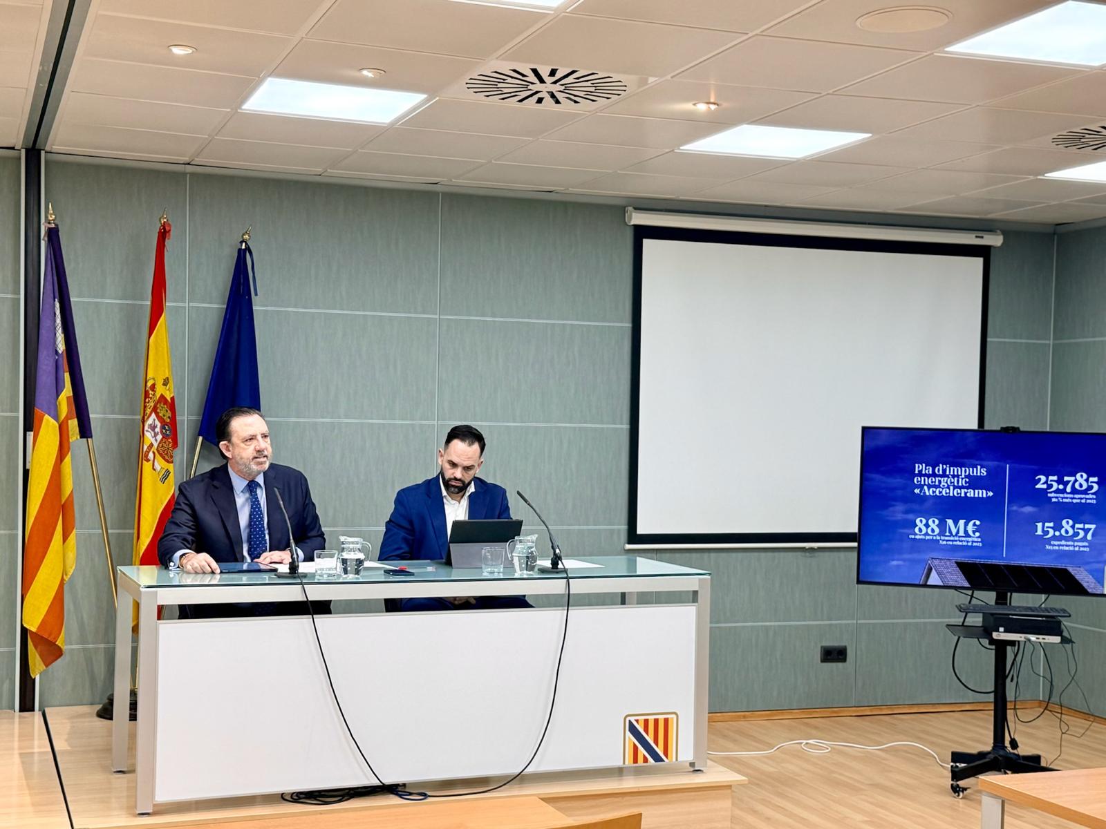 Roda de premsa per fer balanç del Pla d'impuls energètic \