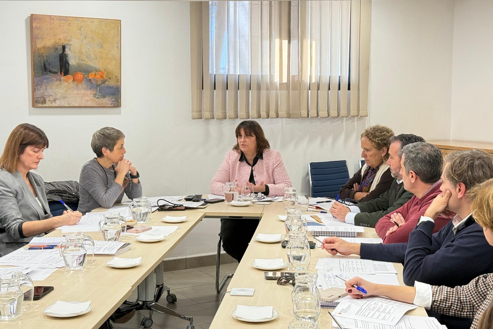 La vicepresidenta segona i consellera Antònia Maria EstarellasAntònia Maria Estarellas presideix la  Comissió per coordinar la seguretat i la gestió de l’eclipsi solar total de 2026.