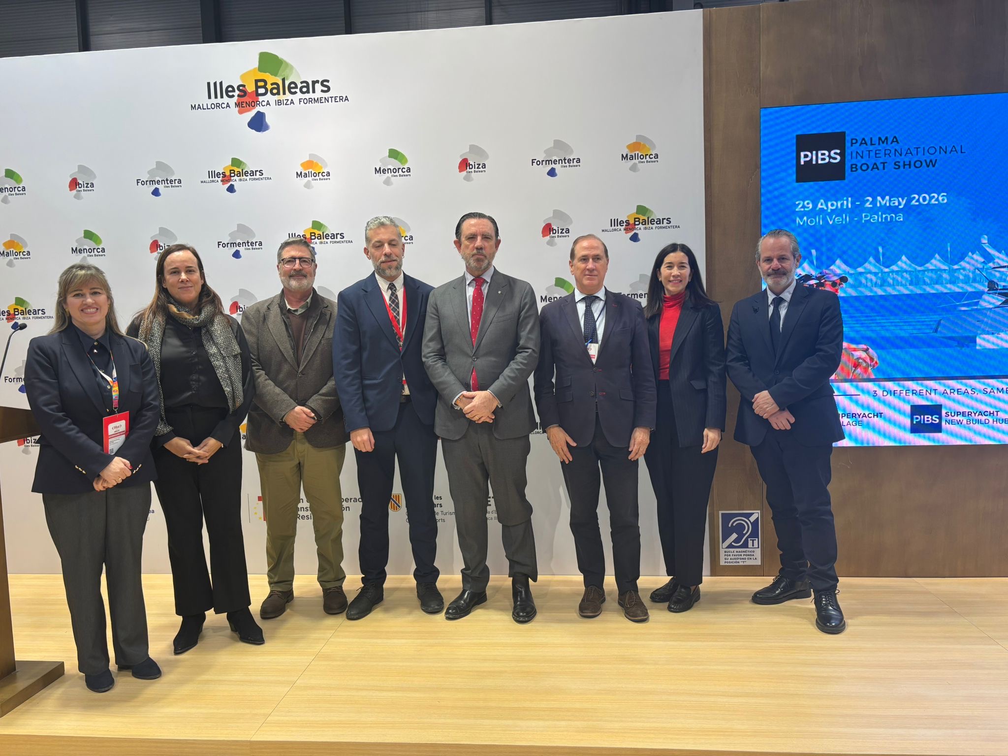 Imatge de grup durant la presentació del saló nàutic a la fira FITUR de Madrid.