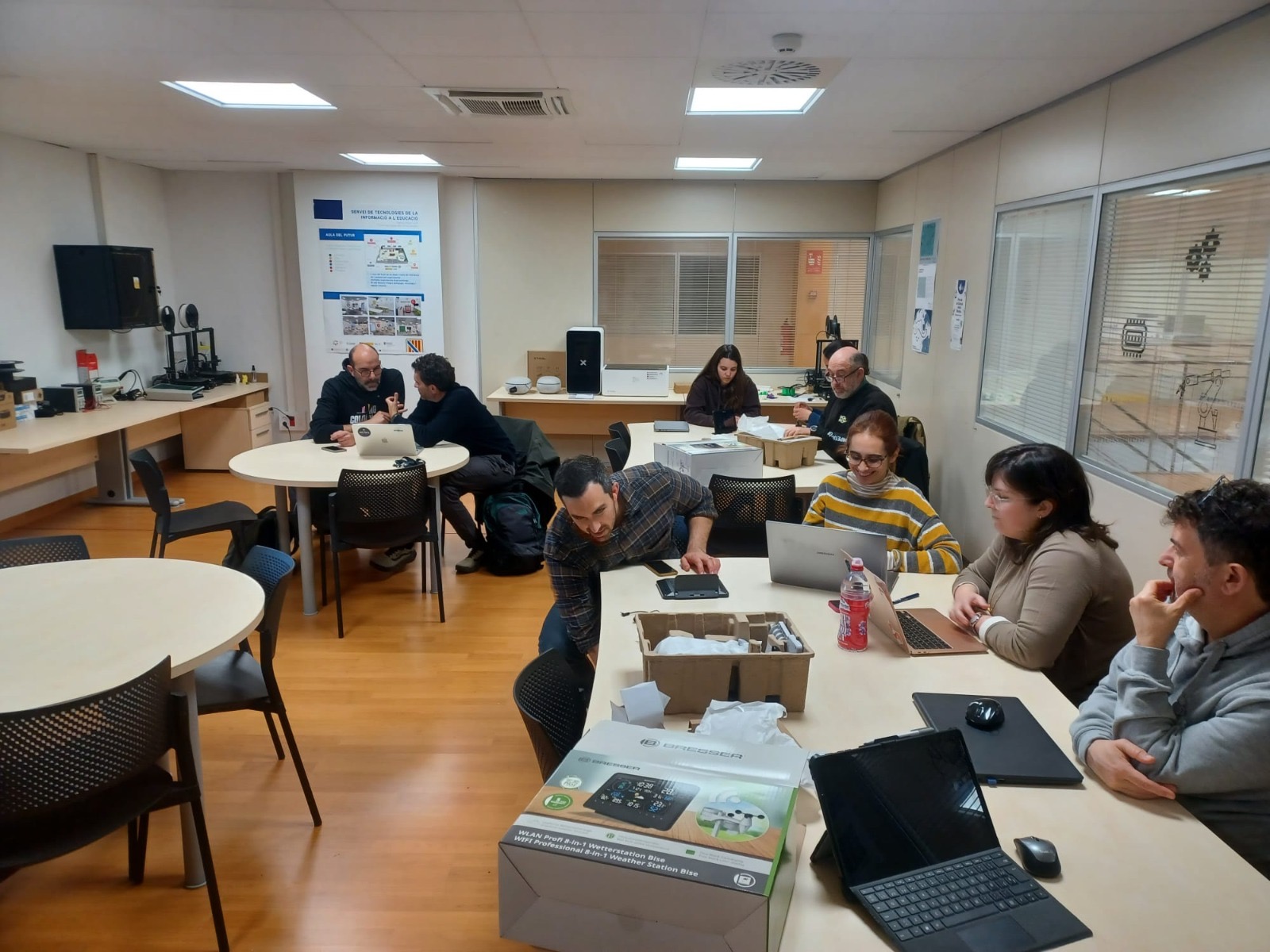 Els tècnics de l’IBSTEAM visitant un dels IES.