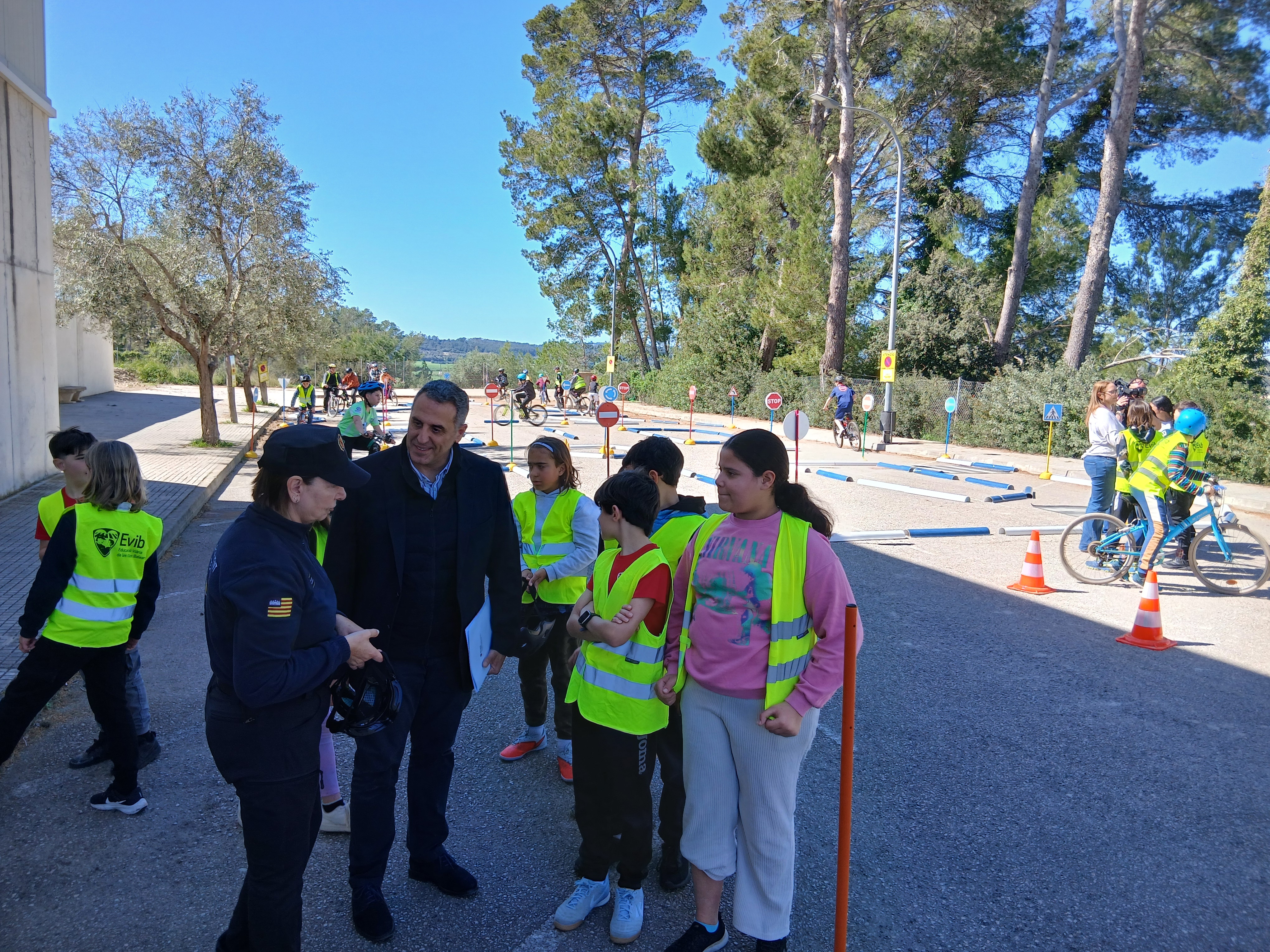 Pablo Gárriz durant una sessió educativa al CEIP Son Juny.