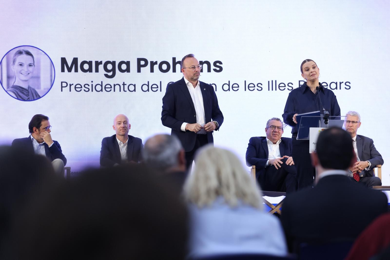 Margalida Prohens ha participat a l’inici d’un fòrum internacional de turisme, organitzat amb motiu de la 9a Fira de Turisme de Menorca