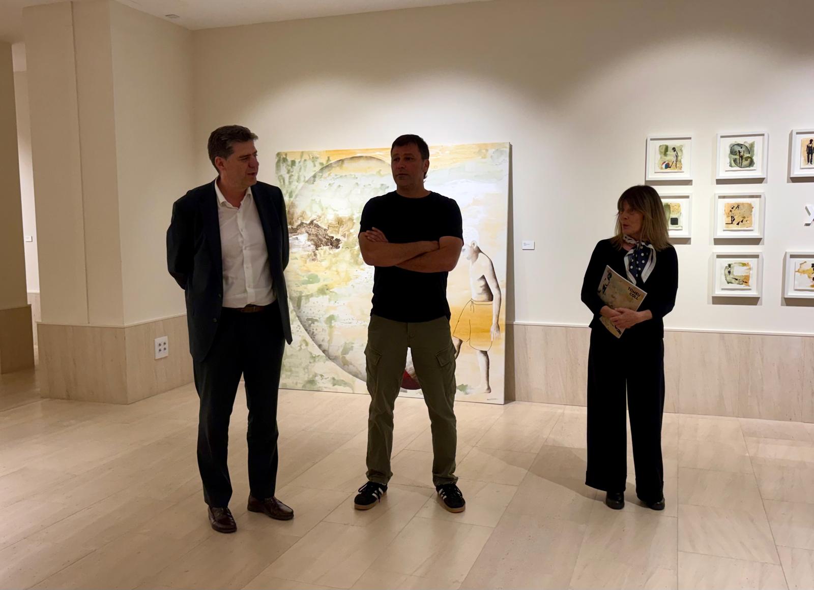 El conseller Bauzá i l'artista Tomeu Coll durant la presentació de l'exposició «L’ordre invisible».