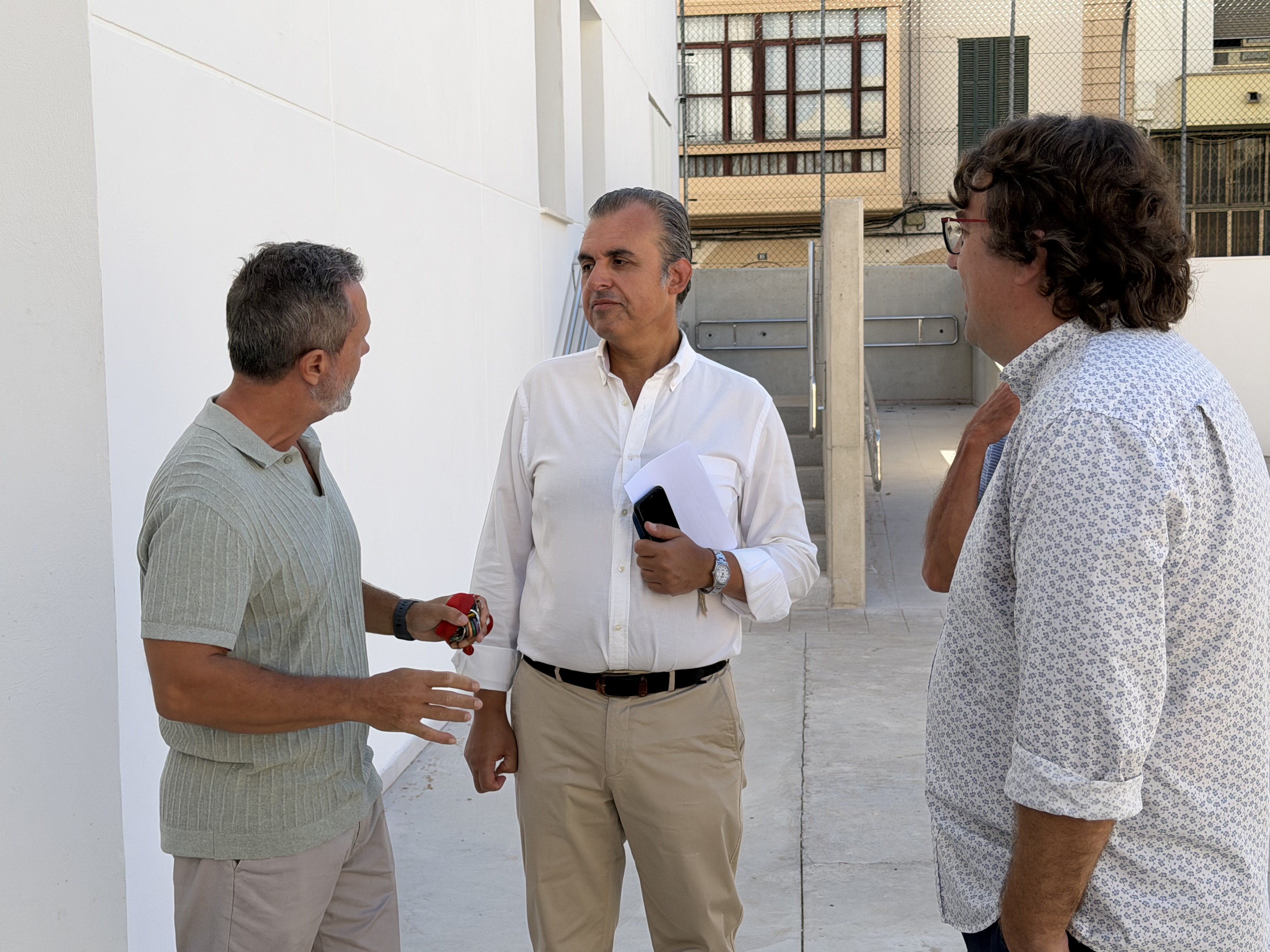 El conseller d'Educació i Universitats, Antoni Vera, visita la recentment finalitzada ampliació de l’IES Ses Estacions a Palma
