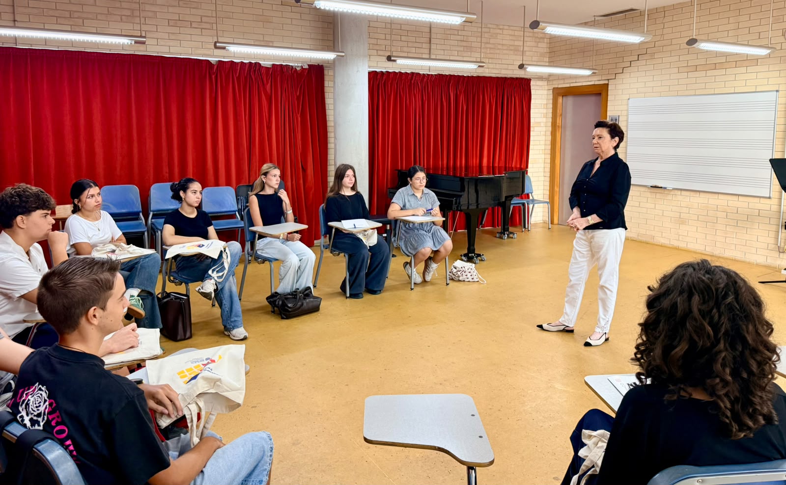 Els quinze alumnes seleccionats per l’Olimpíada de la Paraula 2026 comencen la formació especialitzada en oratòria