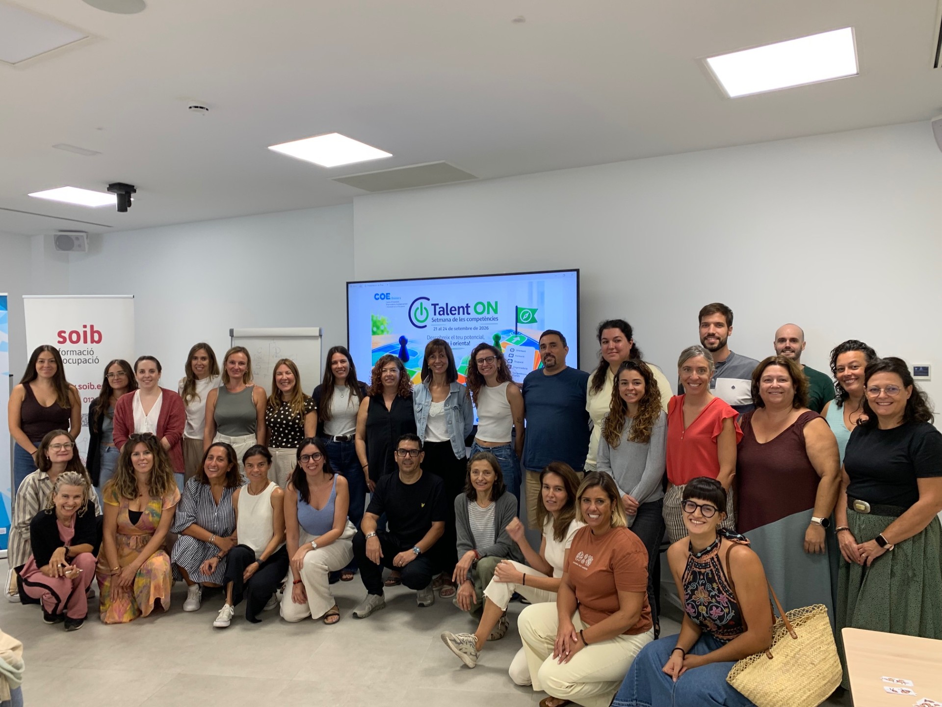 Foto de grup dels participants en l'activitat formativa