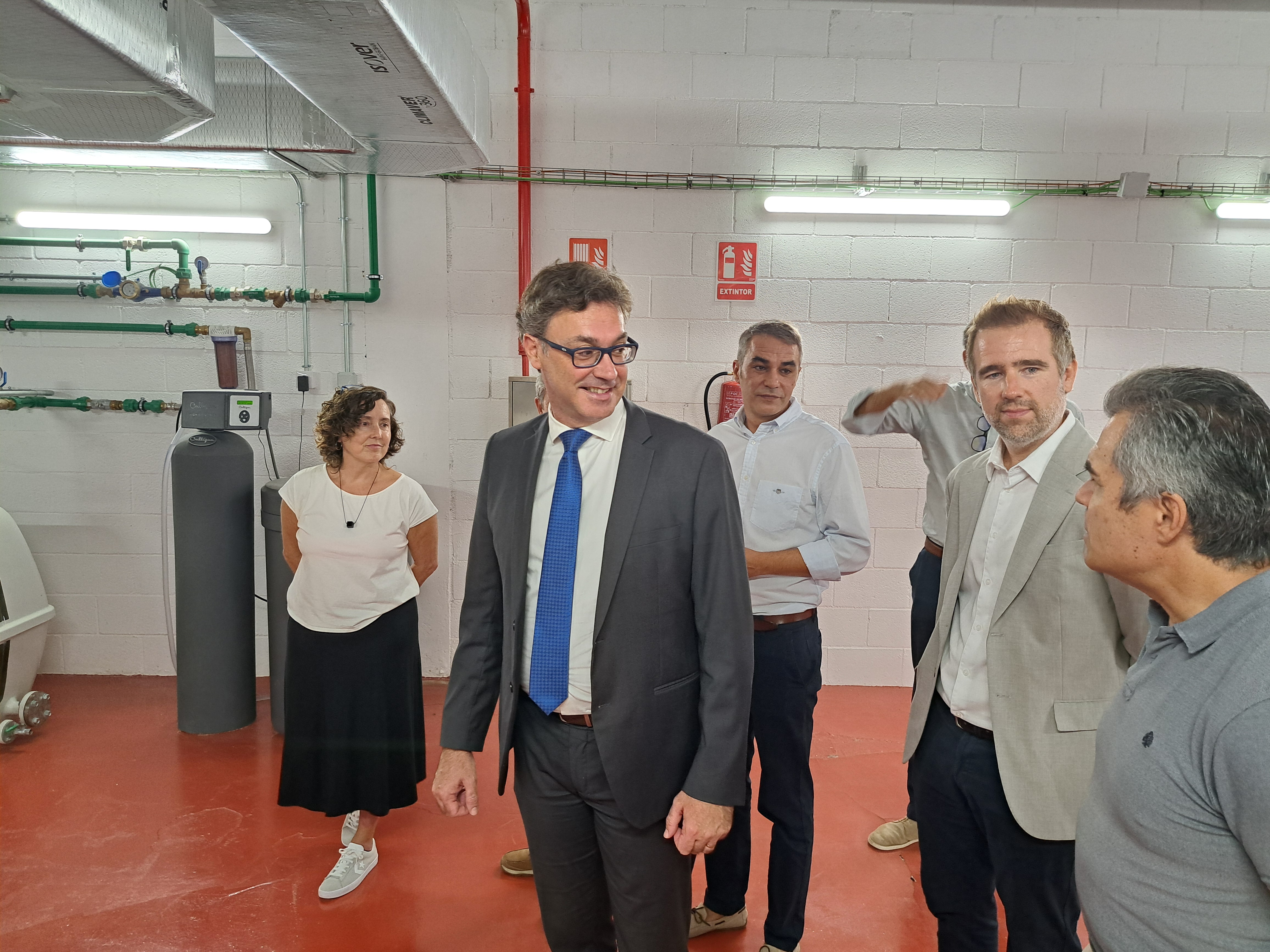El vicepresident Antoni Costa durant la visita al Centre de Processament de Dades.