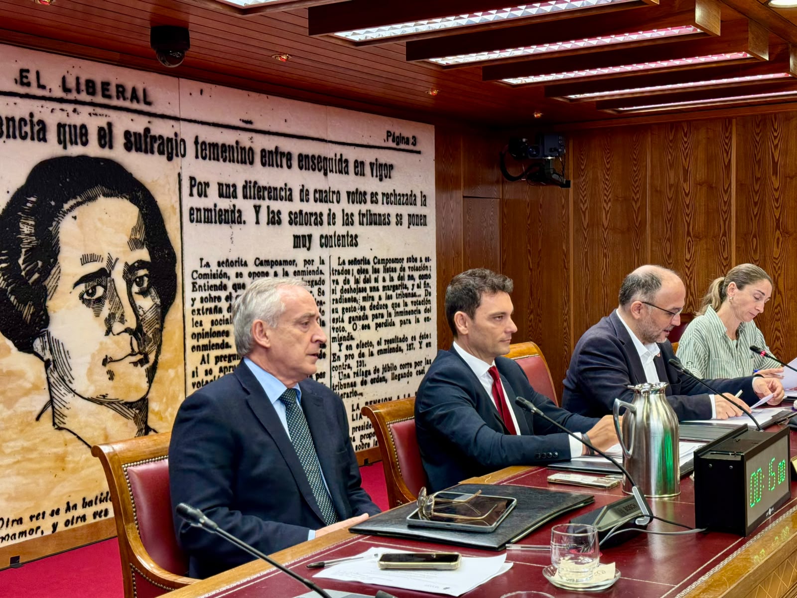 El director general d’Immigració i Cooperació al Desenvolupament, Manuel Pavón, en el centre, ha comparegut avui davant la Comissió Mixta sobre Insularitat del Senat