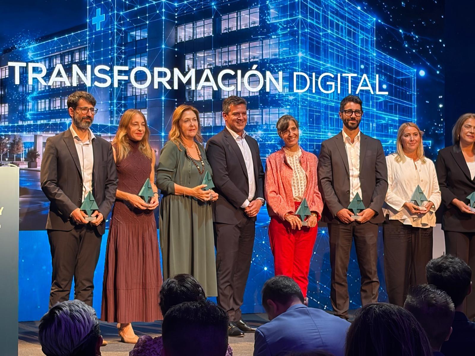 Els responsables del projecte IoREs reben el premi Ennova Health en la categoria de Transformació Digital​