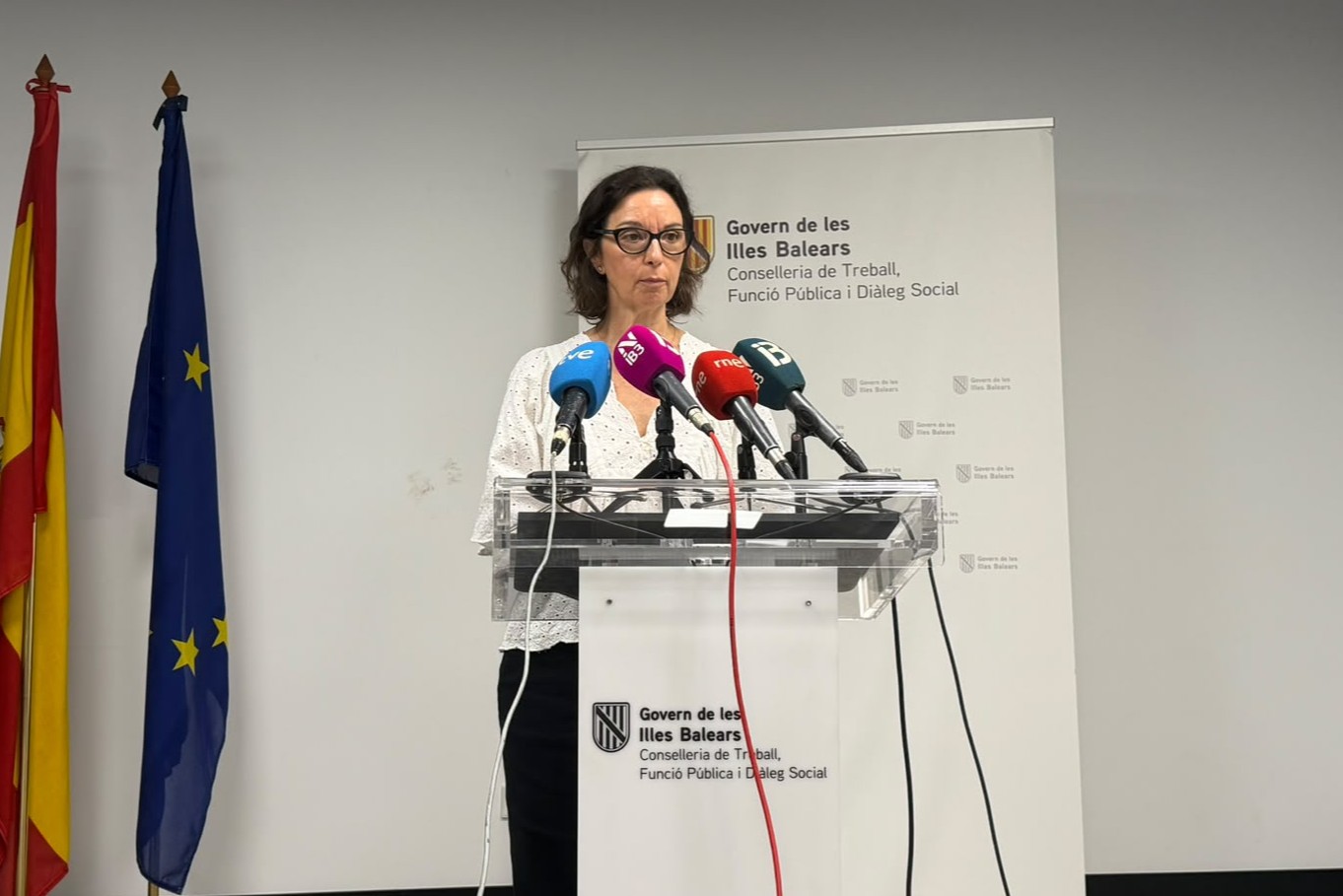 La directora del SOIB, María Luján Olivera, en roda de premsa. 