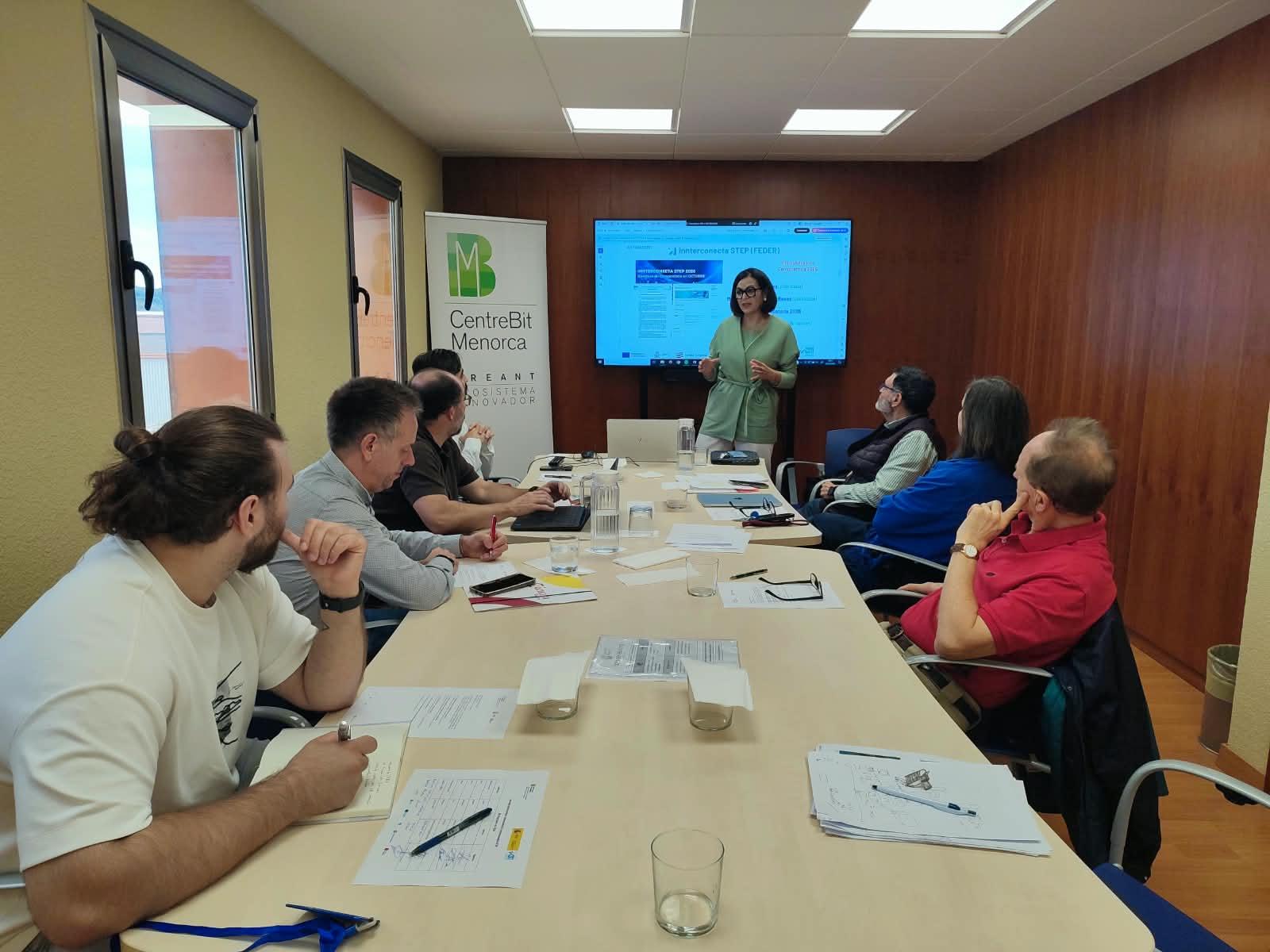 Moment de la jornada informativa al CentreBit Menorca sobre la convocatòria Interconnecta STEP FEDER.