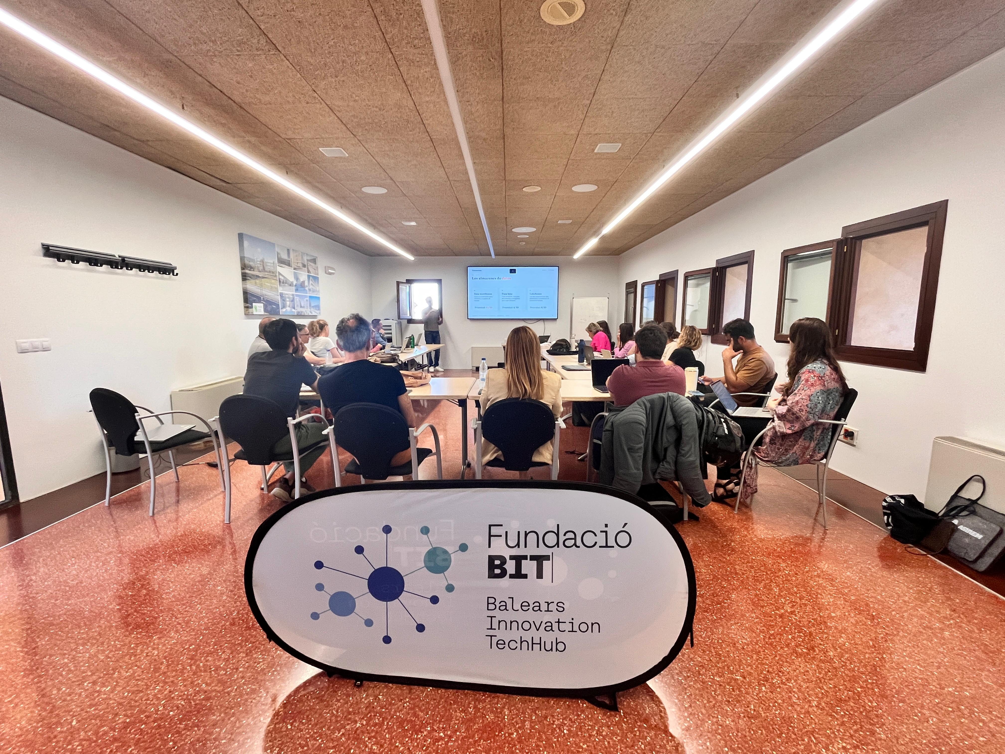 Imatge de la primera sessió del laboratori.
