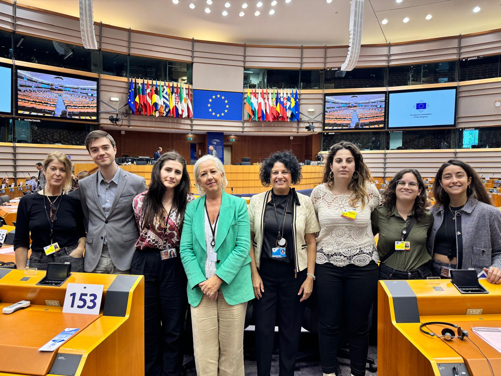 La directora general Xesca Ramis, amb el seu equip i personal de l'Oficina de les Illes Balears a Brussel·les, al Comitè Europeu de les Regions.