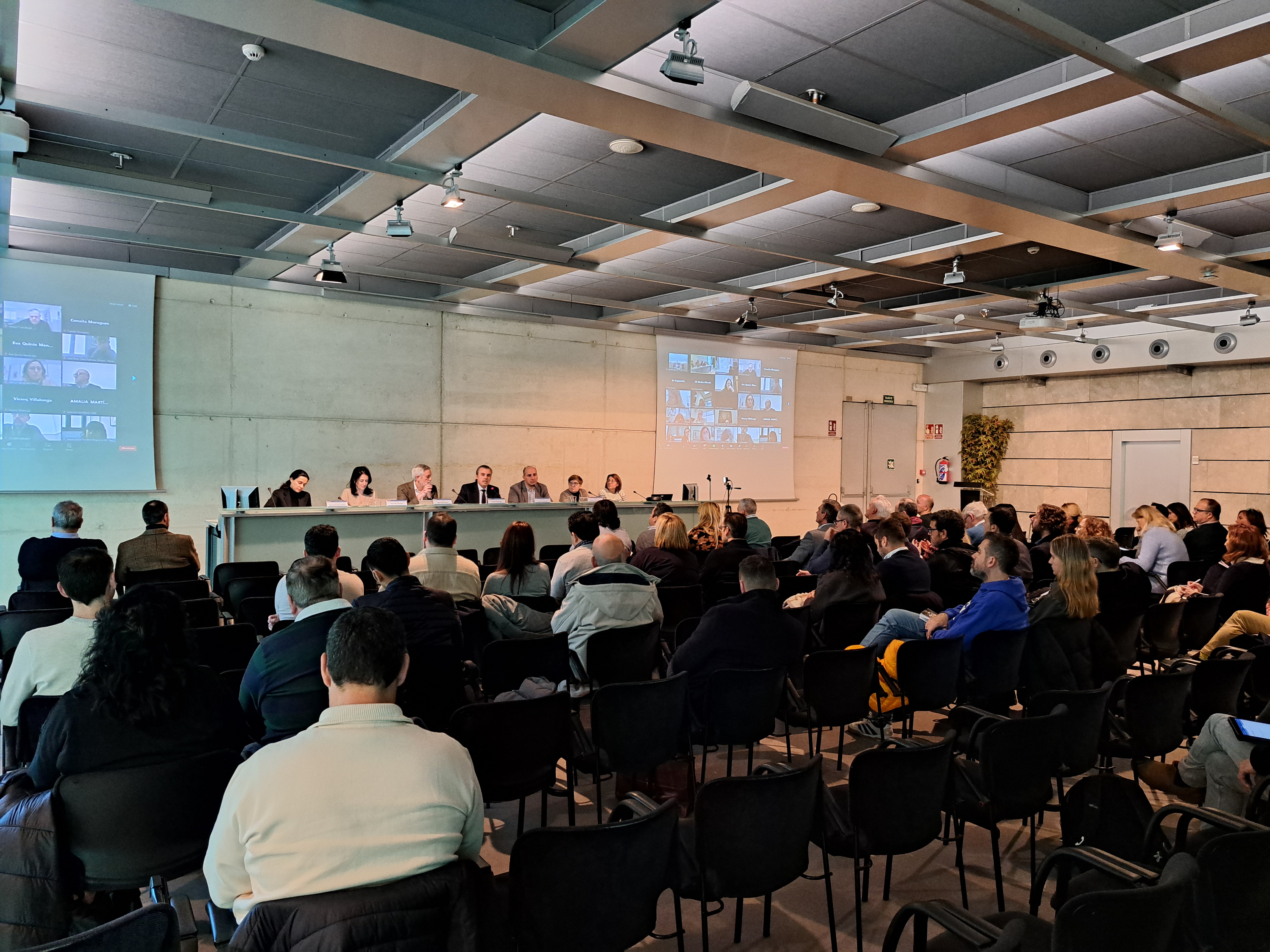 El conseller Antoni Vera es reuneix amb els equips directius dels centres concertats 