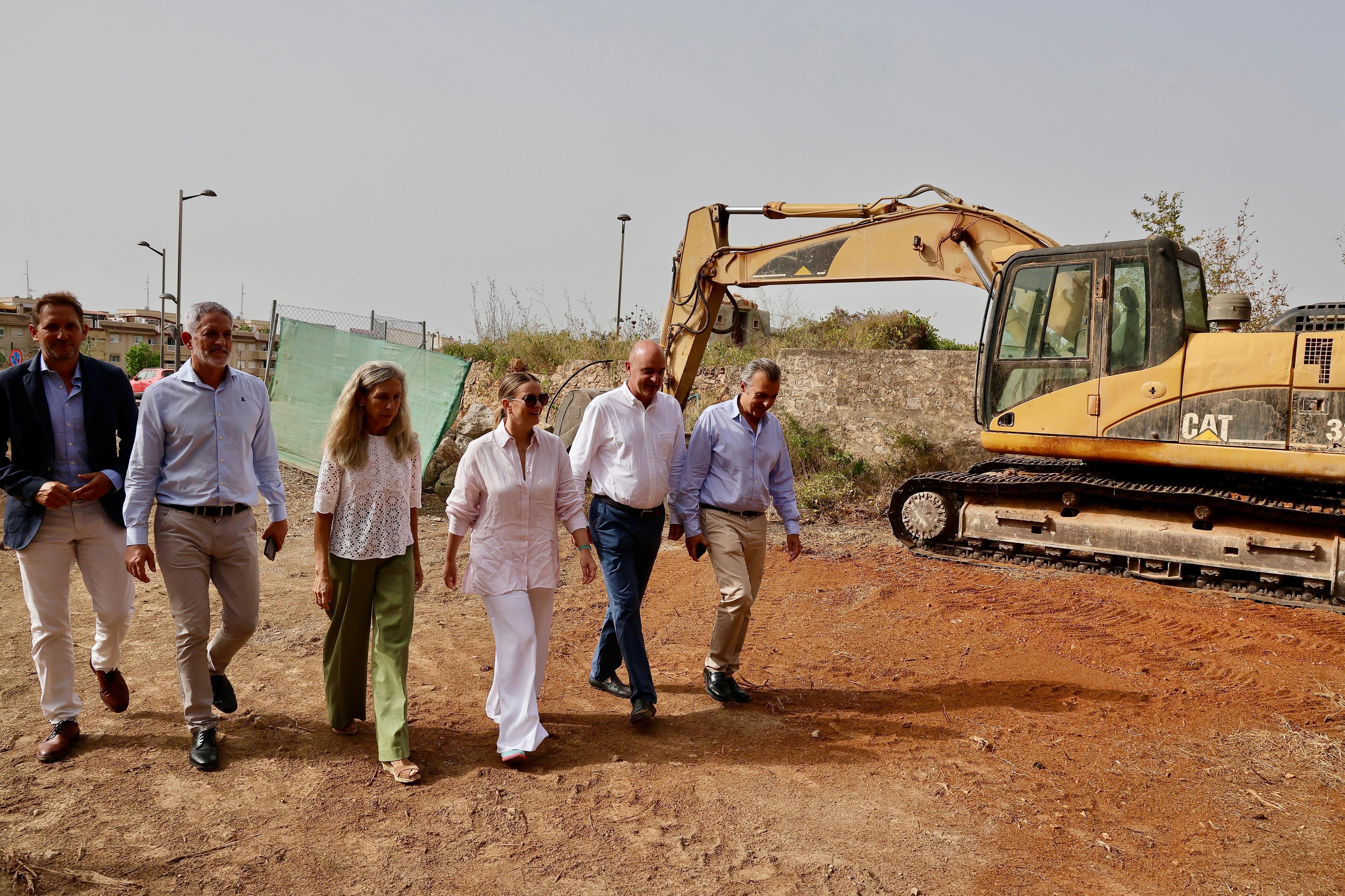 La presidenta Prohens, en l'acte de col·locació de la primera pedra del nou CEIP Es Faralló de Santa Eulària des Riu.